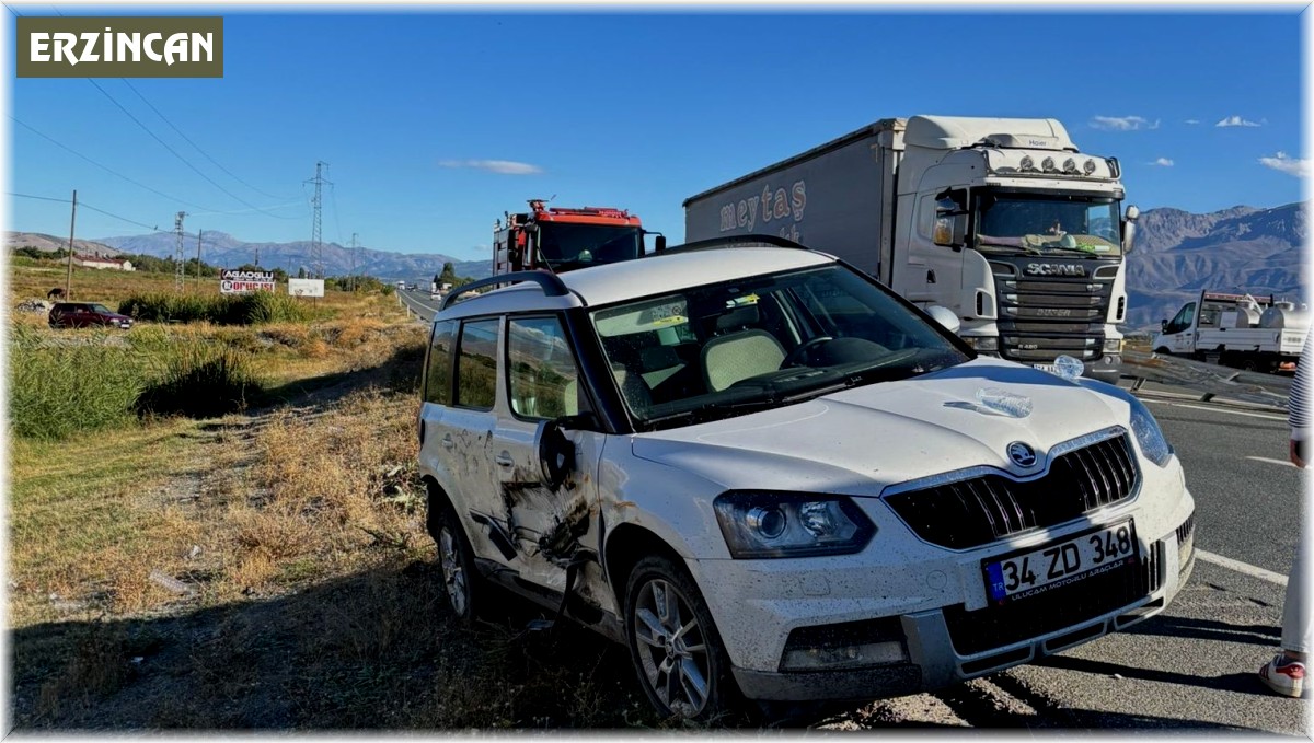 Erzincan'da trafik kazası: 3 yaralı