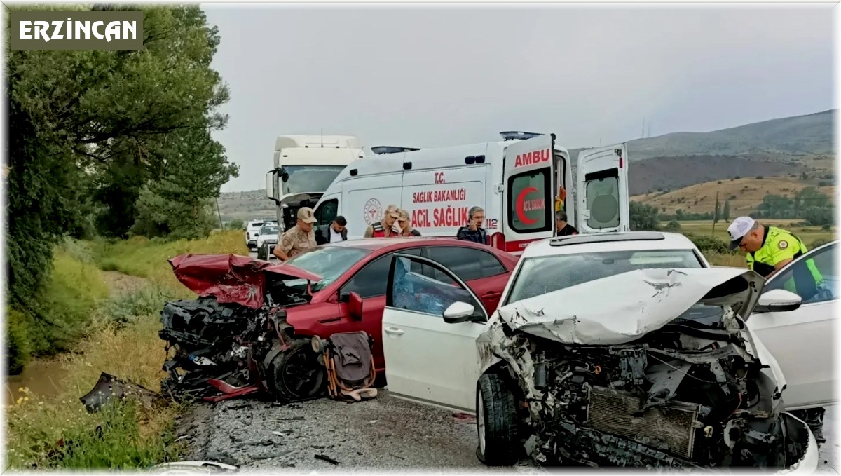 Erzincan'da trafik kazası: 4 yaralı