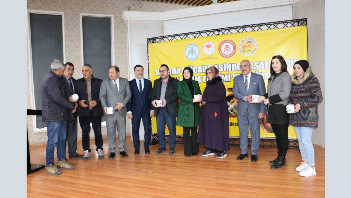 Erzincan'da Varroa'ya karşı oksalik asit kullanımı eğitimi ve dağıtımı yapıldı