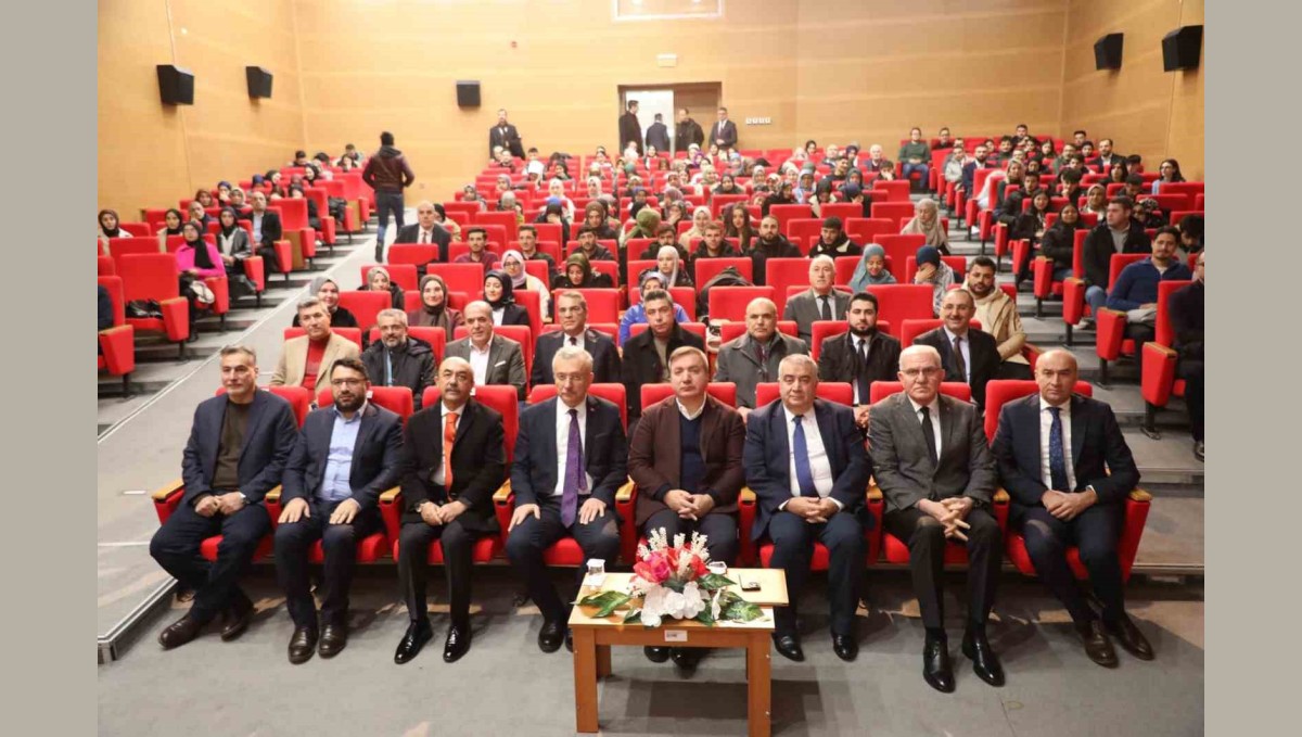 Erzincan'da "Yer Bildirimleri" adlı konferans düzenlendi