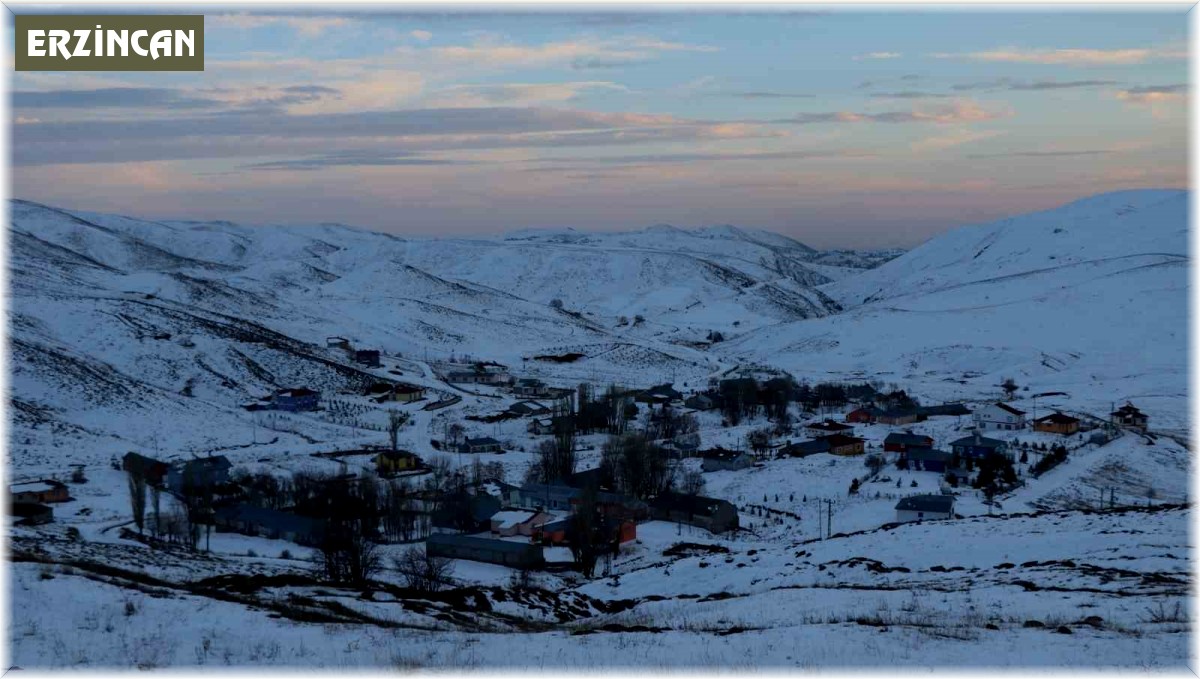 Erzincan'ın yüksek kesimlerinde kar yağışı etkili oldu