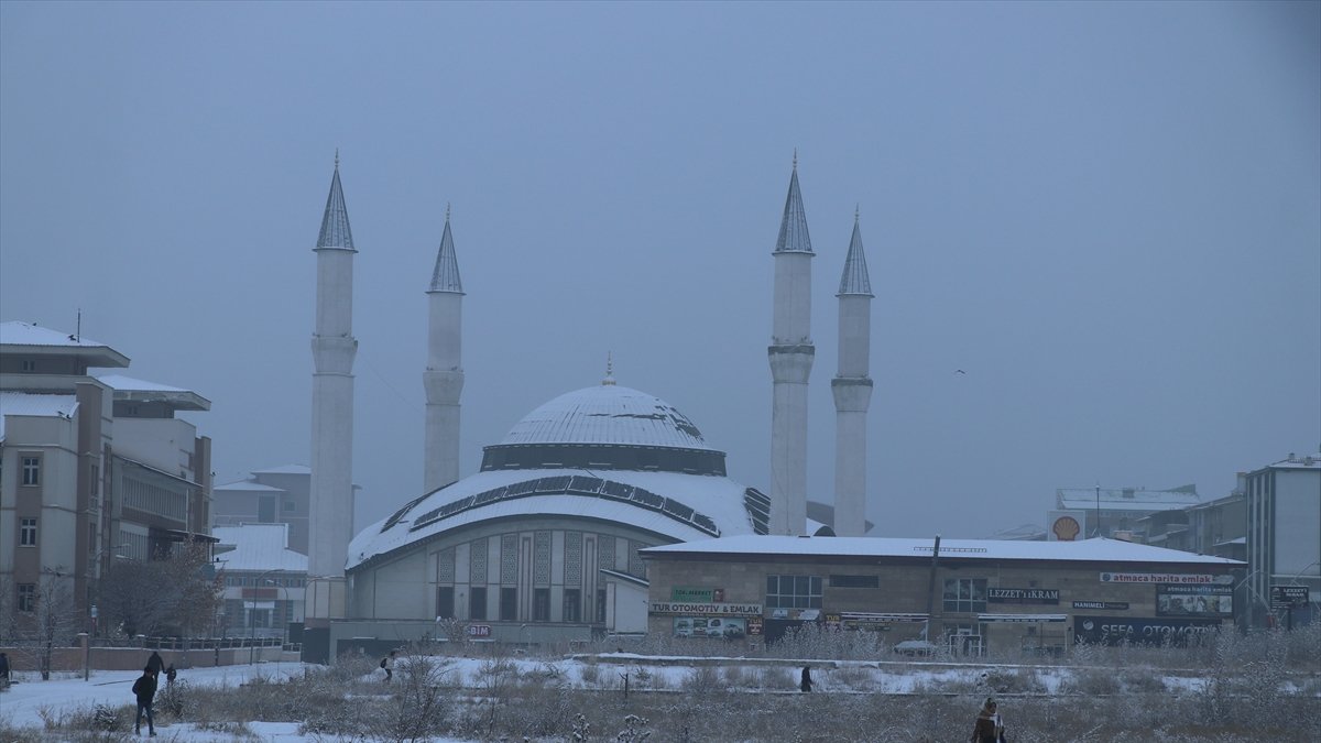 Erzurum, Ağrı, Ardahan ve Kars yeniden beyaza büründü