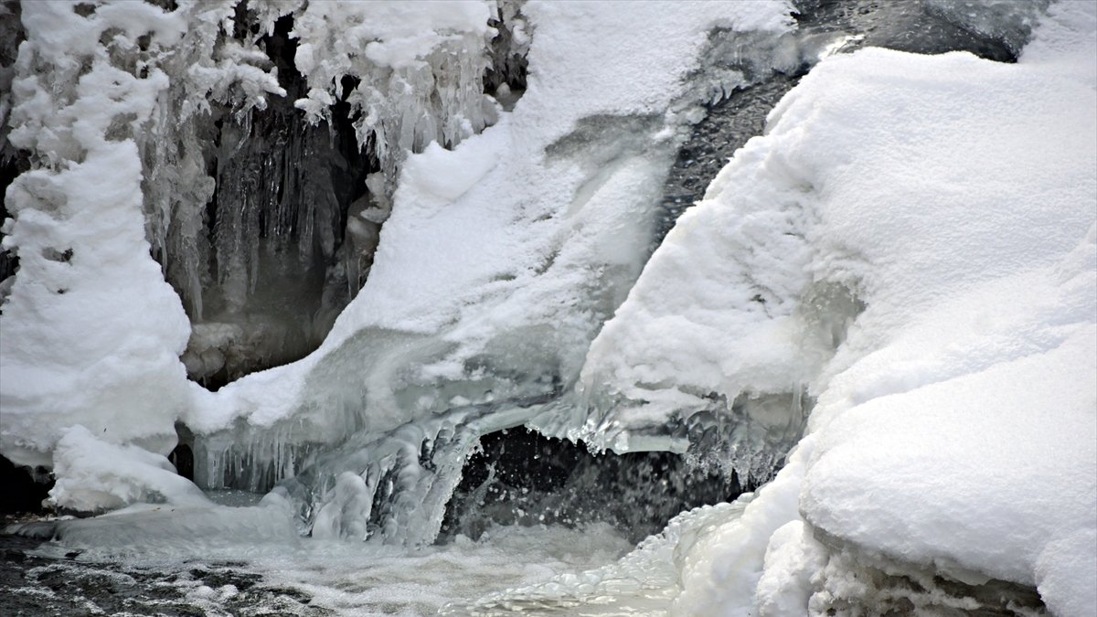 Erzurum, Ardahan, Iğdır ve Ağrı'da kar yağışı yerini soğuk havaya bıraktı