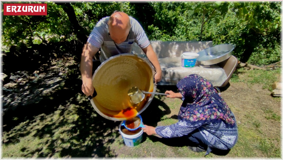 Erzurum'da dutun pekmez ve pestile yolculuğu sürüyor