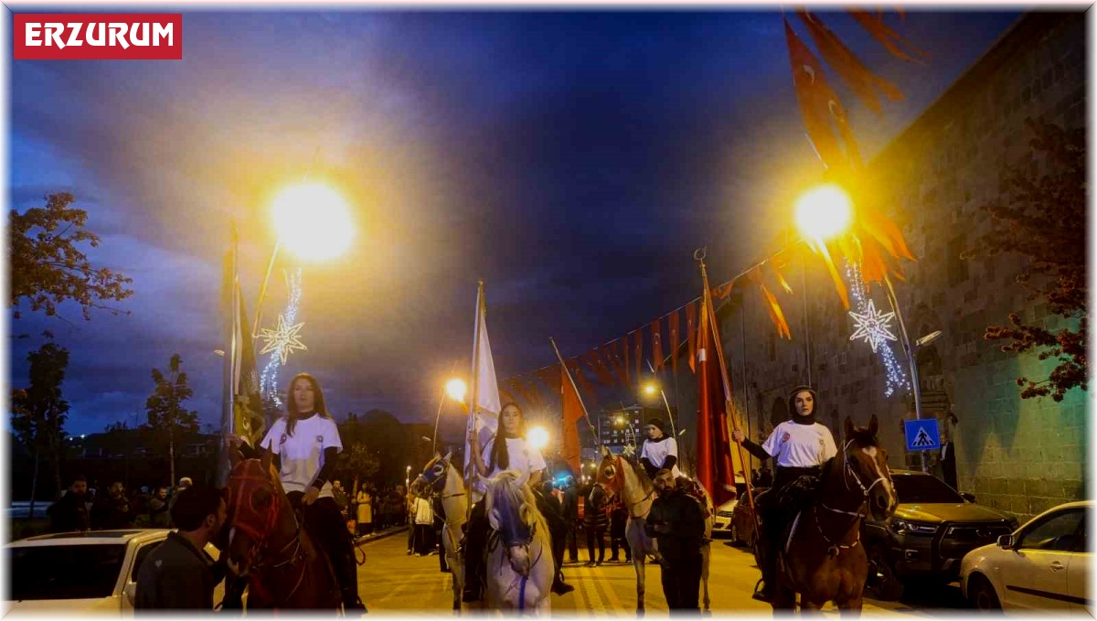 Erzurum'da fener alayı düzenlendi