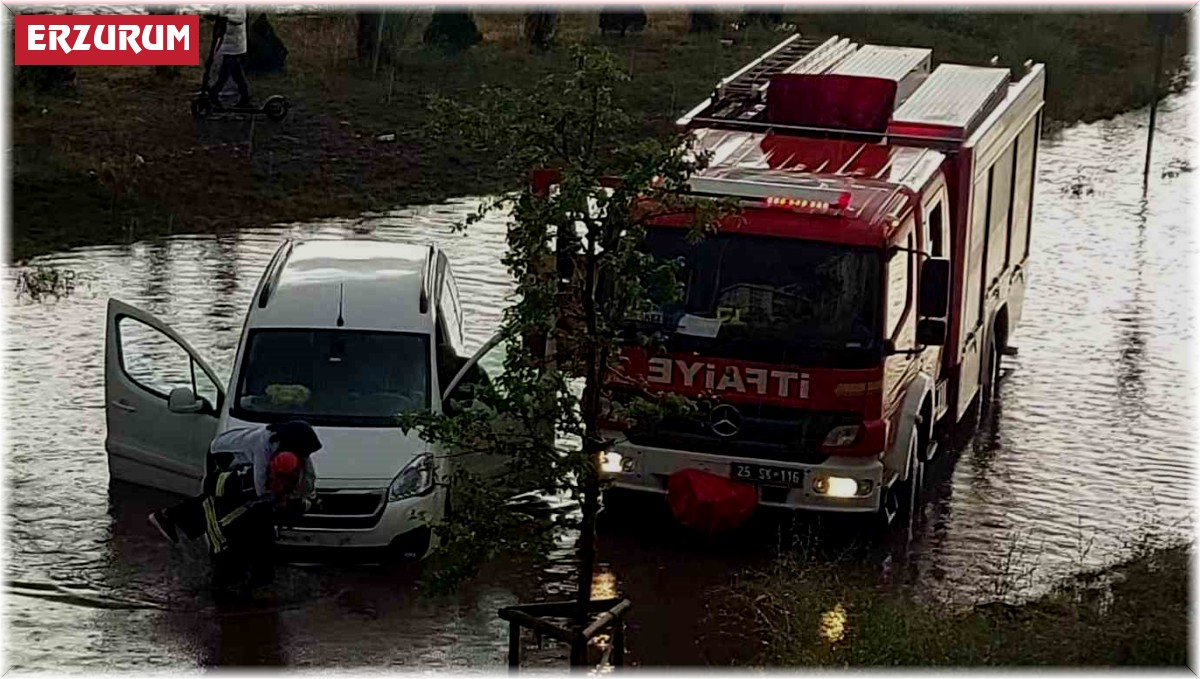 Erzurum'da sağanak hayatı durma noktasına getirdi