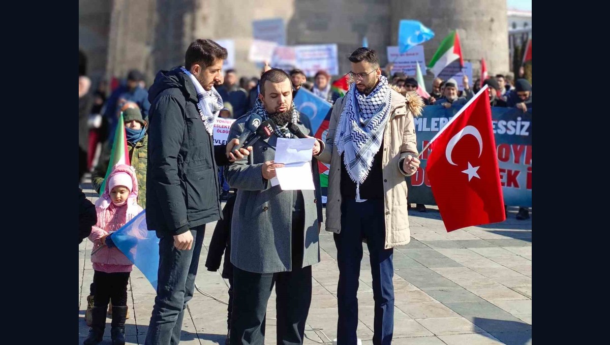 Erzurum'da sağlıkçıların yürüyüşü 66 haftadır sürüyor