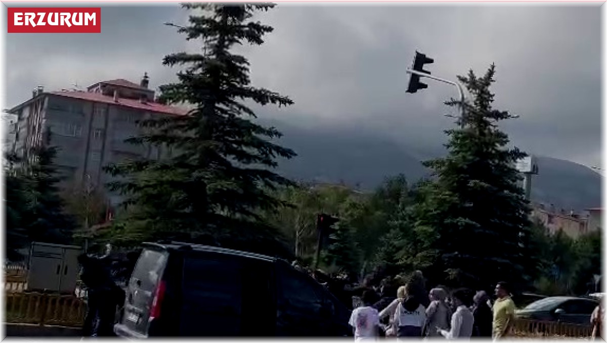 Erzurum'da trafikte 'yol verme' kavgası