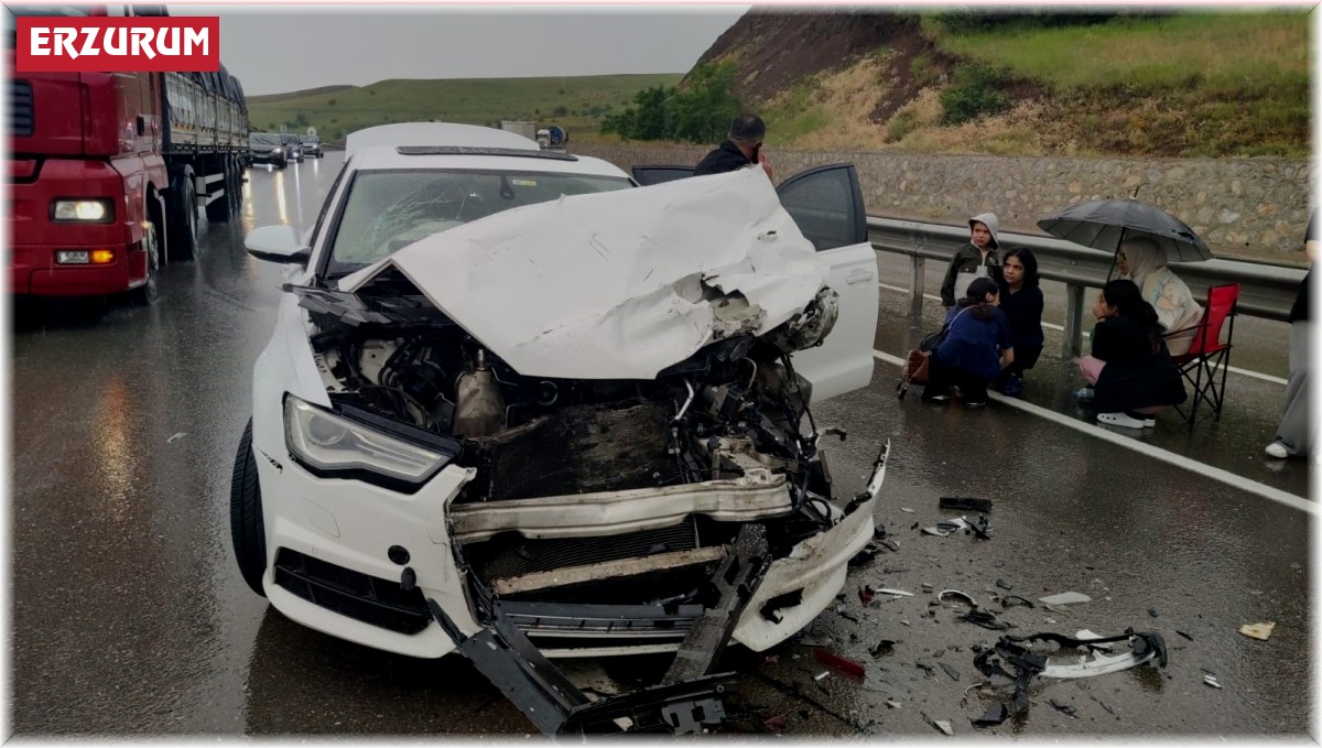 Erzurum'da zincirleme trafik kazası: 10 yaralı