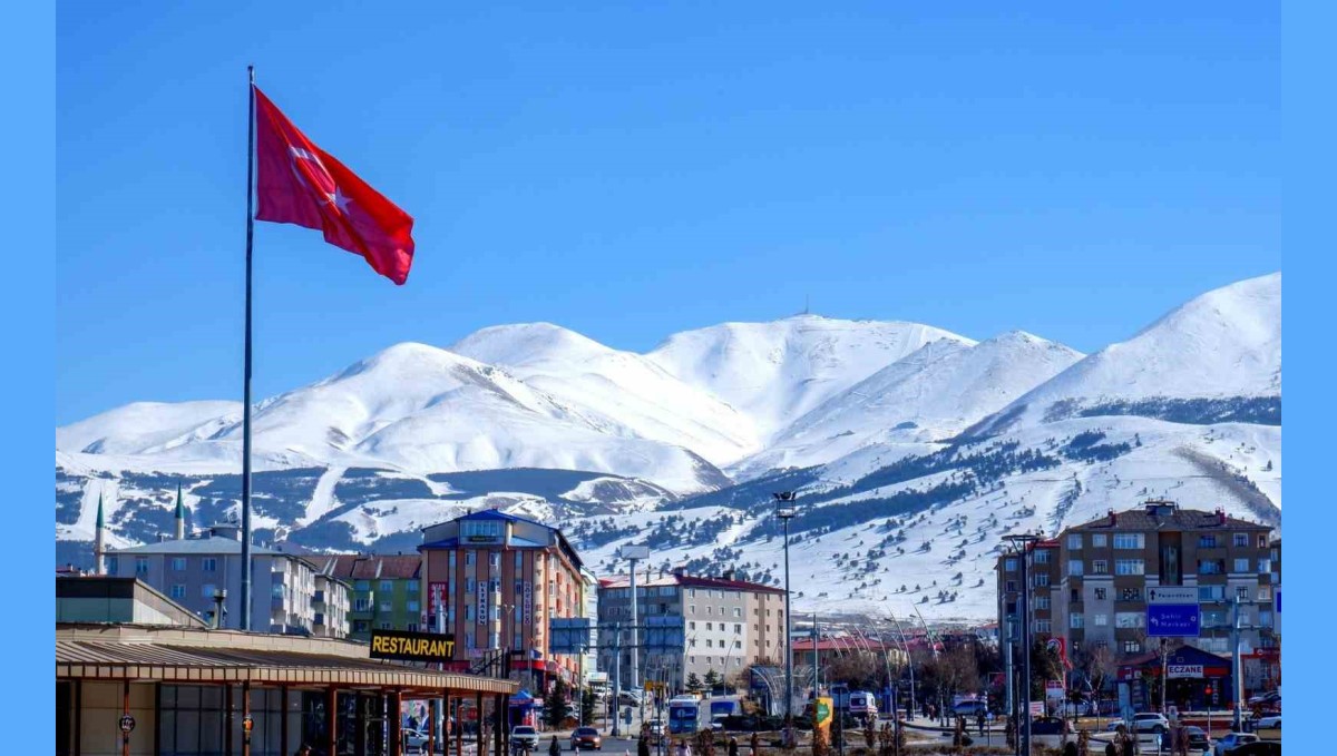 Erzurum'un kuzeyinde kar var