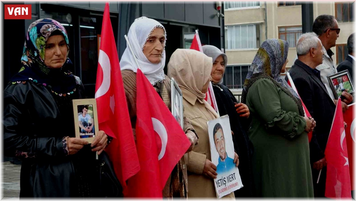 Evlat nöbetindeki Vanlı aileler: 'DEM Parti bizim evlatlarımız için de yürüyüş yapsın'