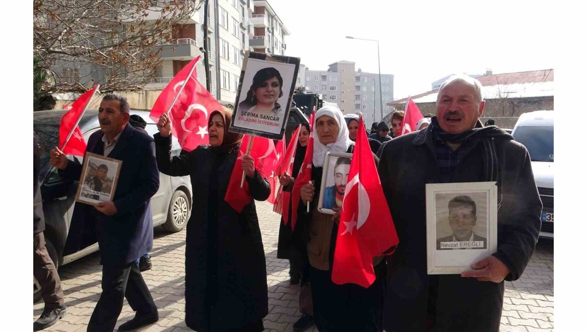 Evlatları dağa kaçırılan anne ve babalardan çocuklarına umutlu çağrı