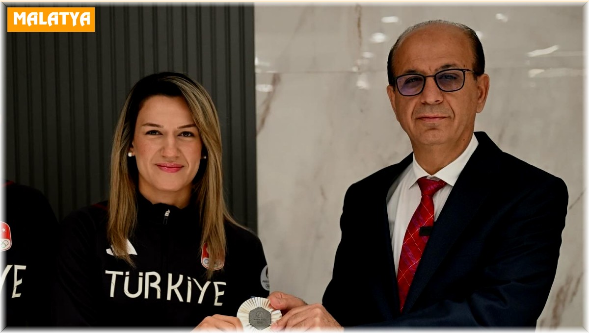 Geçit: 'Hatice Akbaş örnek bir sporcudur'