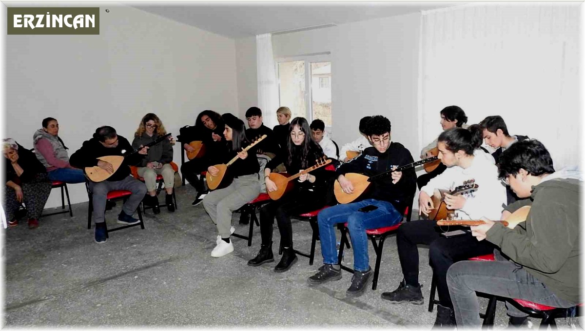 Gezici Bağlama Atölyesi ile bağlama gelecek nesillere aktarılıyor