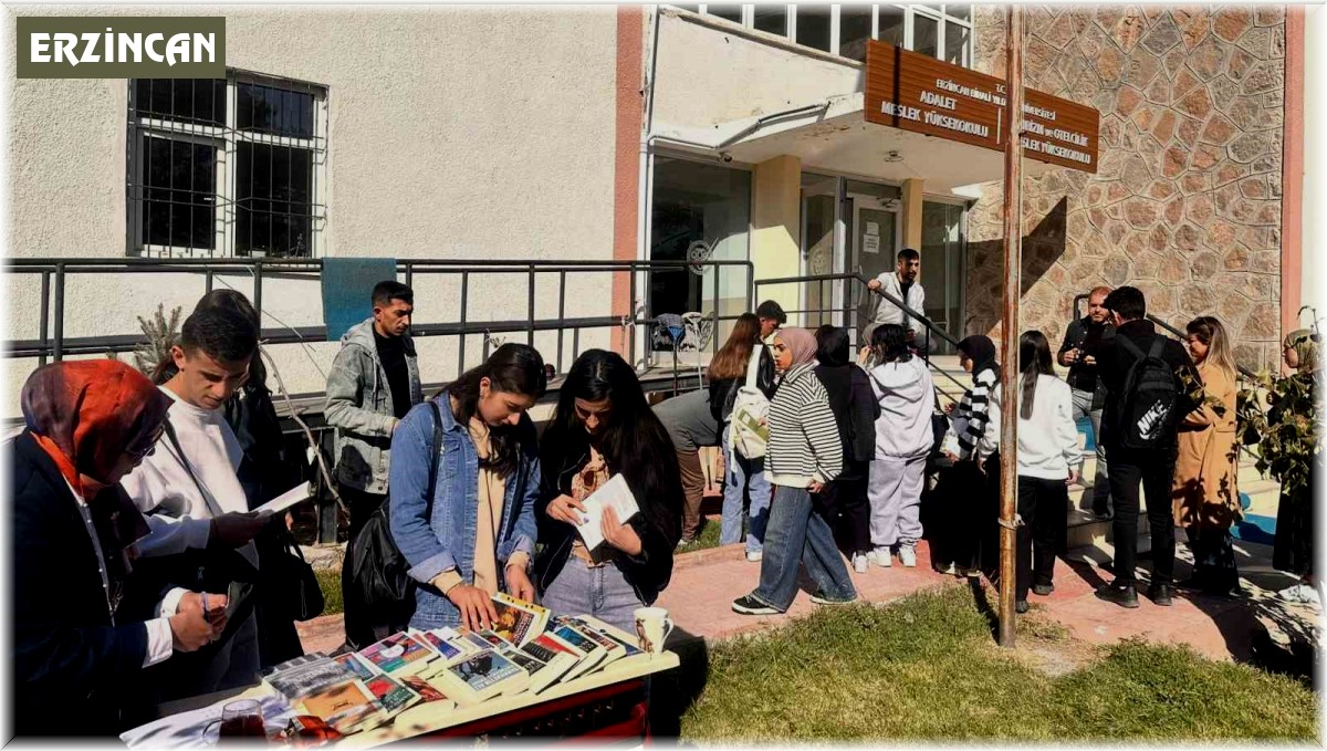 Güneşli bir günde kitap okuma etkinliği