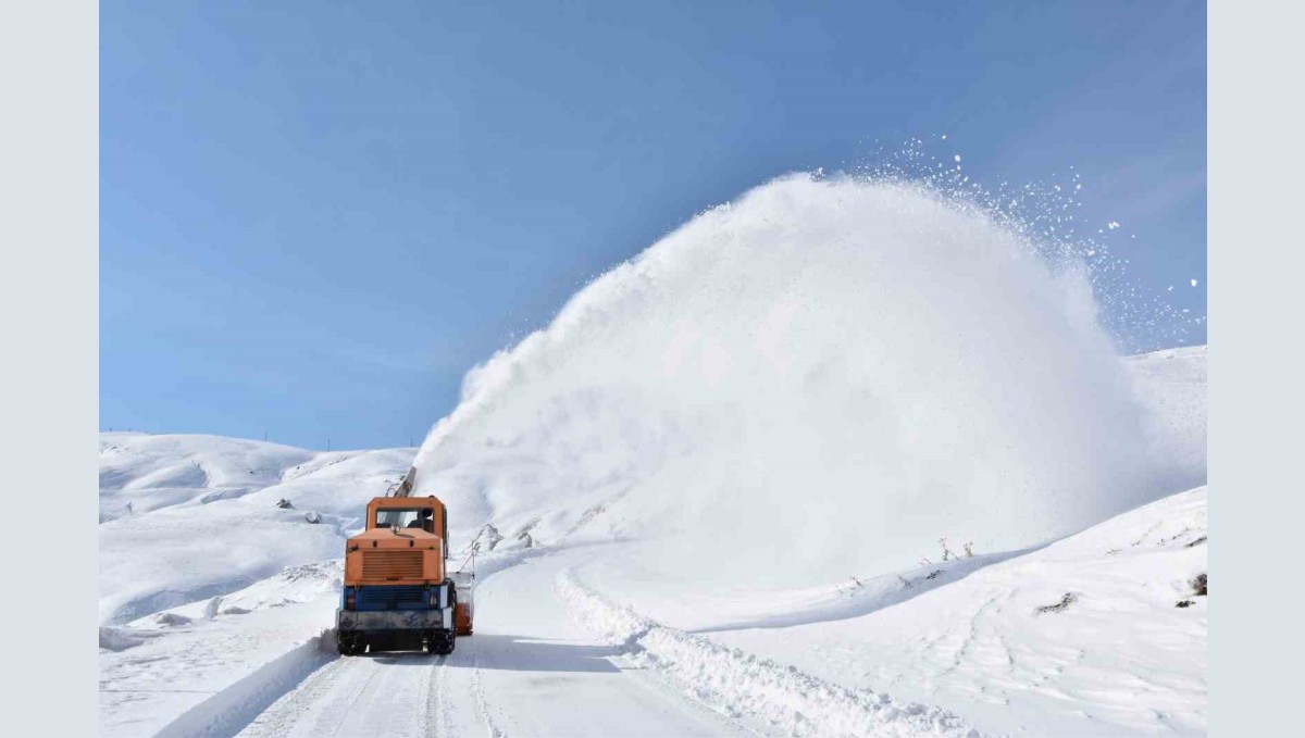 Hakkari 95 köy ve 189 mezra yolu ulaşıma kapandı