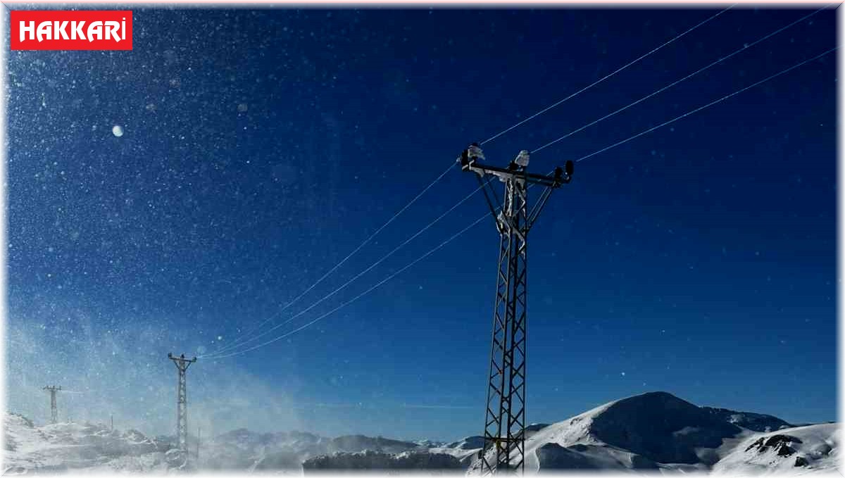 Hakkari'de 34 yerleşim yolu ulaşıma kapandı