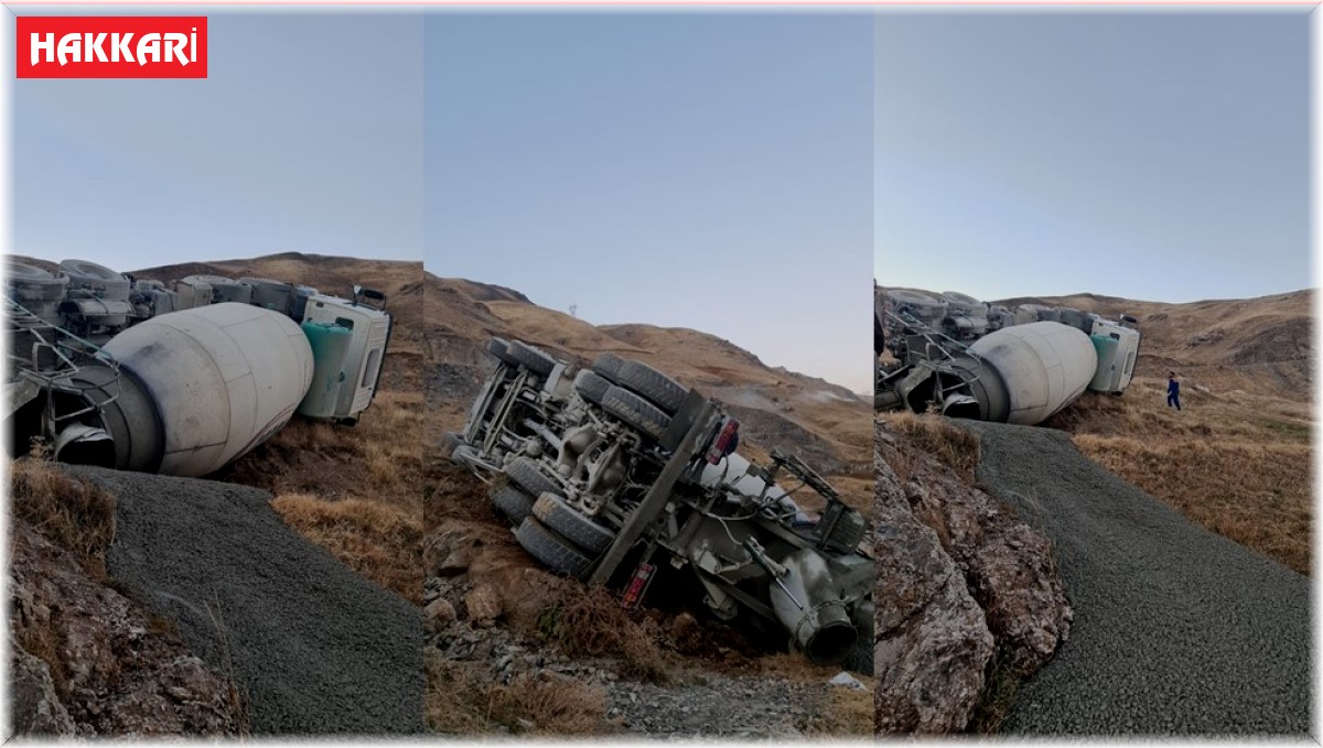 Hakkari'de beton mikseri devrildi