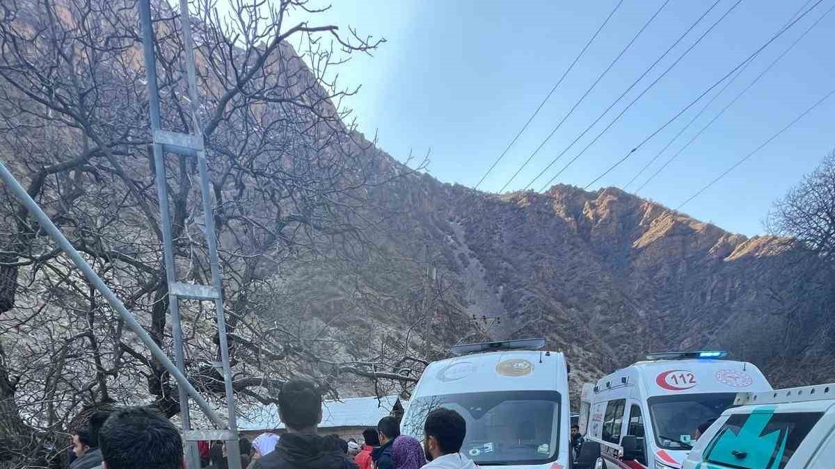 Hakkari'de dağdan düşen genç hayatını kaybetti