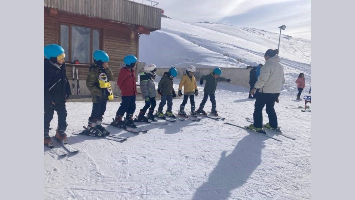 Hakkari'de geleceğin kayakçıları yetiştiriliyor