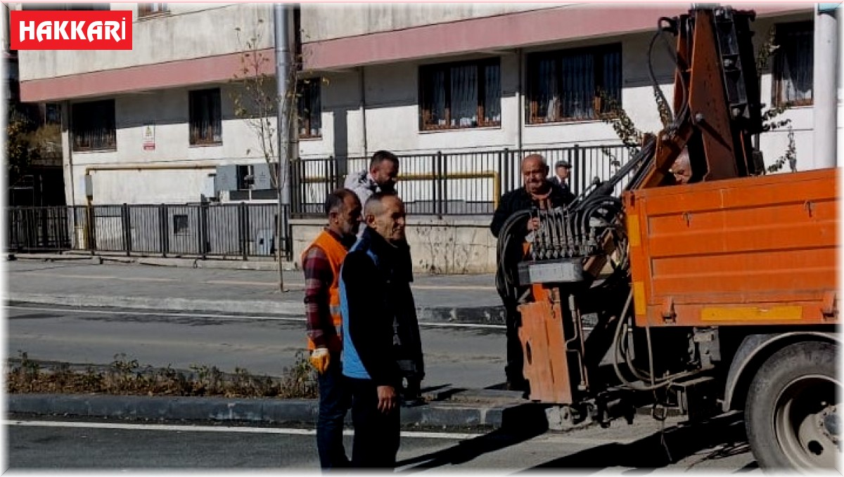 Hakkari'de şehir içi trafik levhaları takıldı