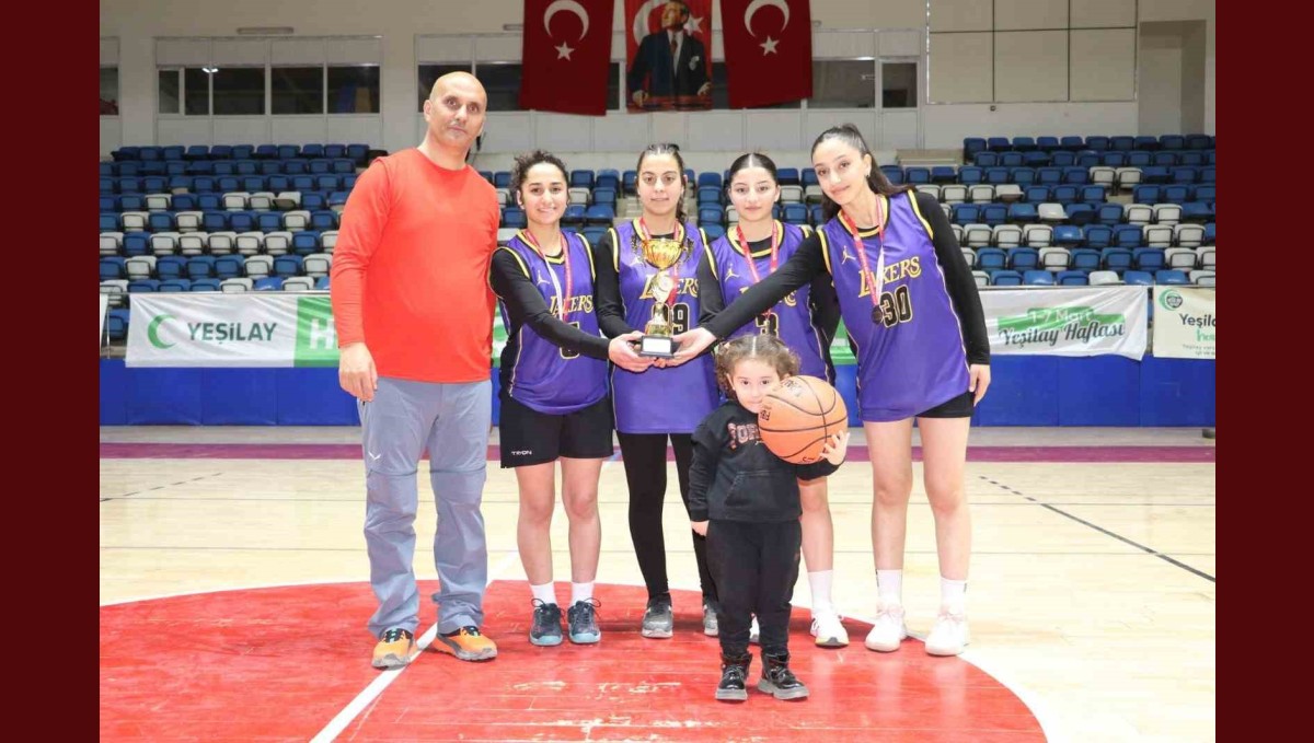 Hakkari'de Yeşilay Spor Oyunları Turnuvası sona erdi