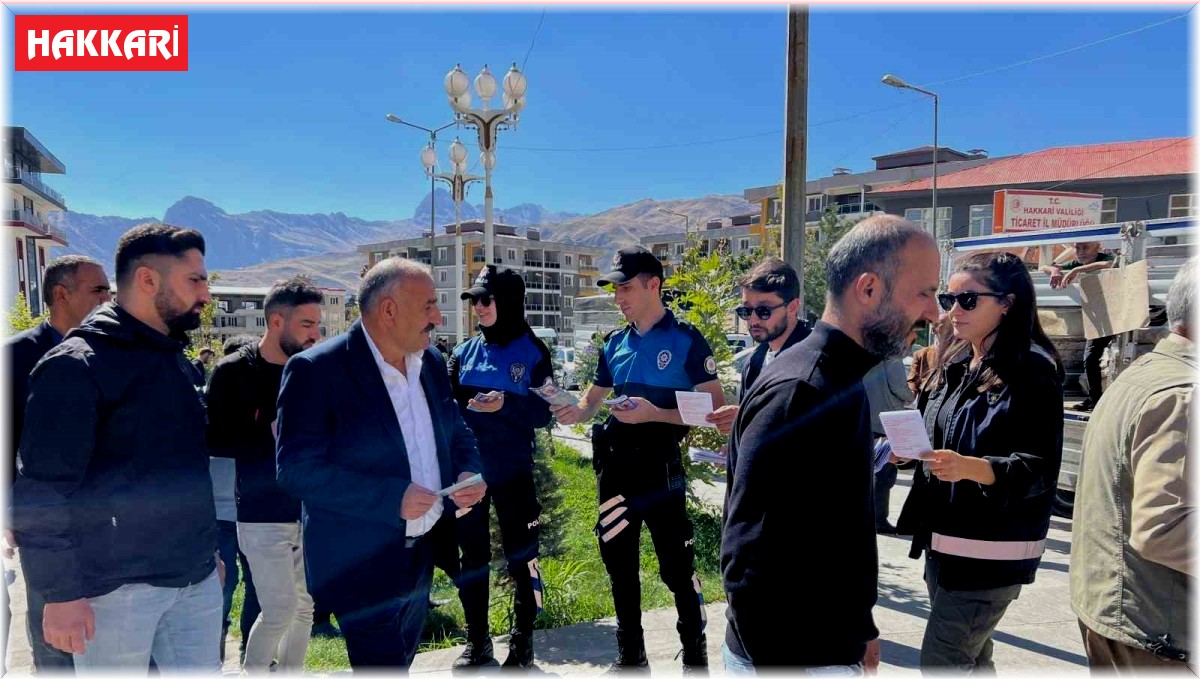 Hakkari polisinden bilgilendirme standı