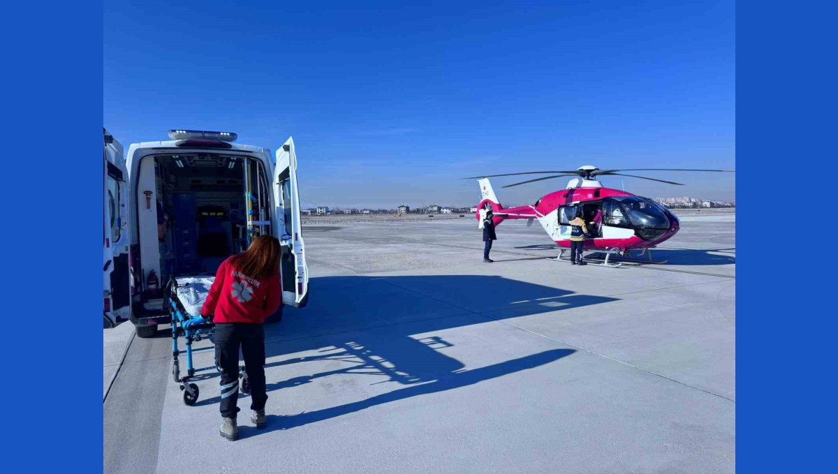 Hamile kadın ambulans helikopter ile Van'a getirildi