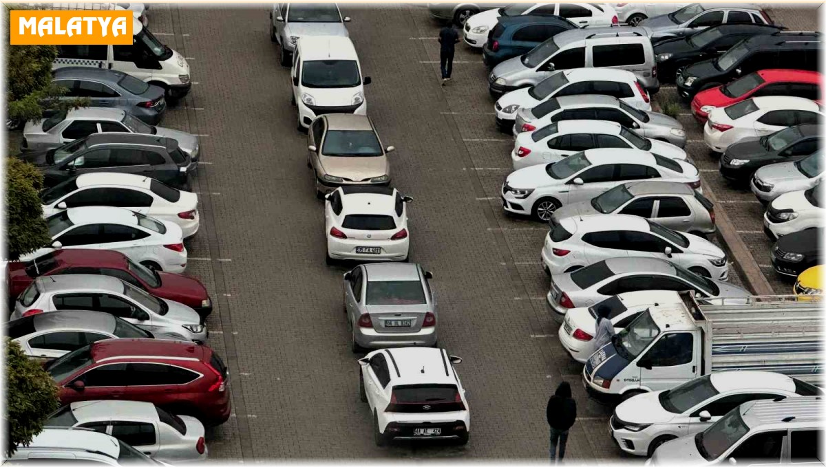 Hastane otoparkında düzensiz park sorunu sürücüleri zorluyor