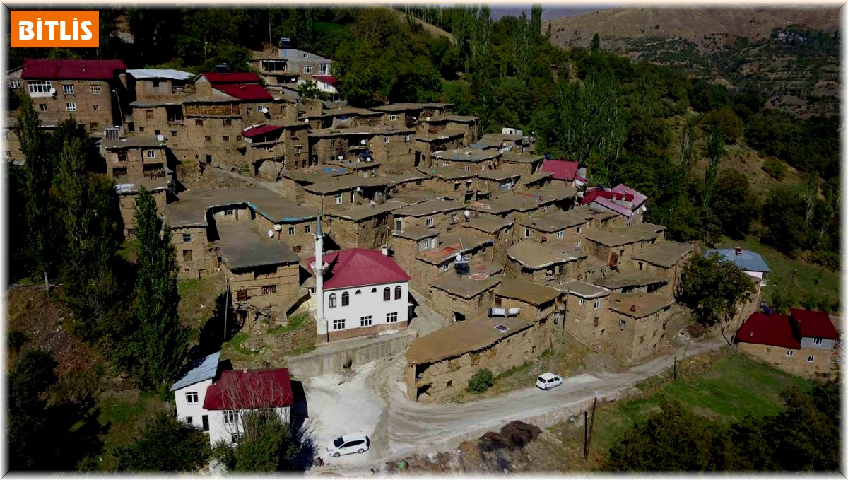 Hizan'ın taş evleri her mevsim ayrı bir güzel