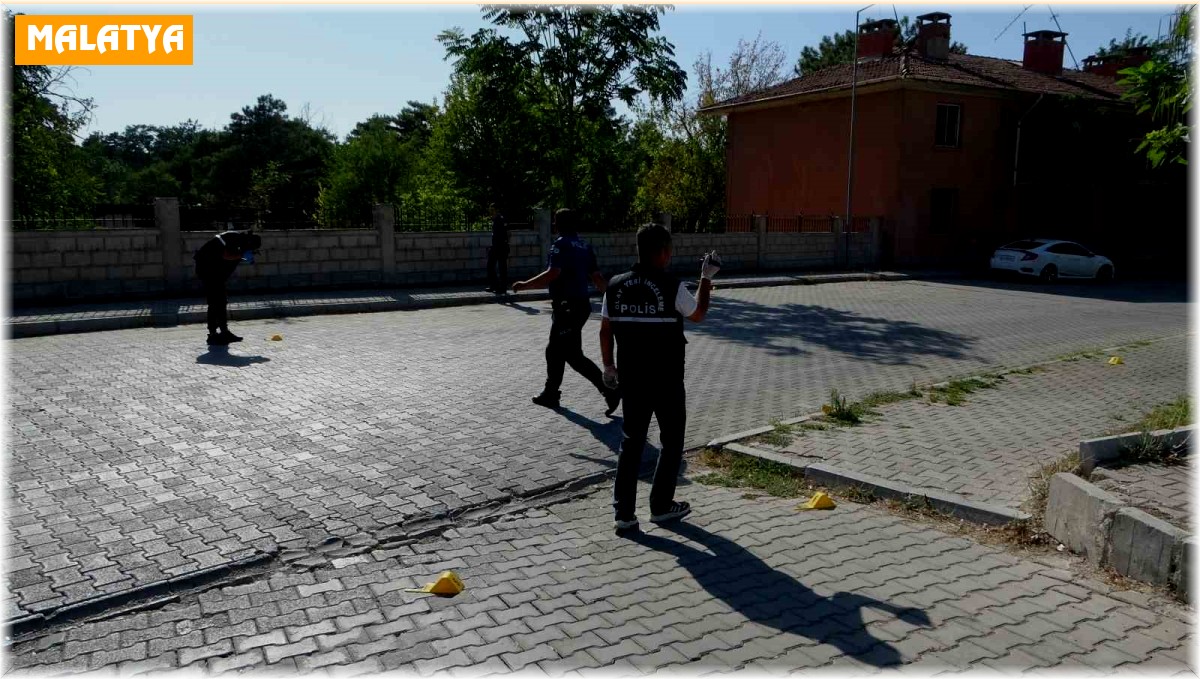 Husumetlisini hastane otoparkında başından vurdu