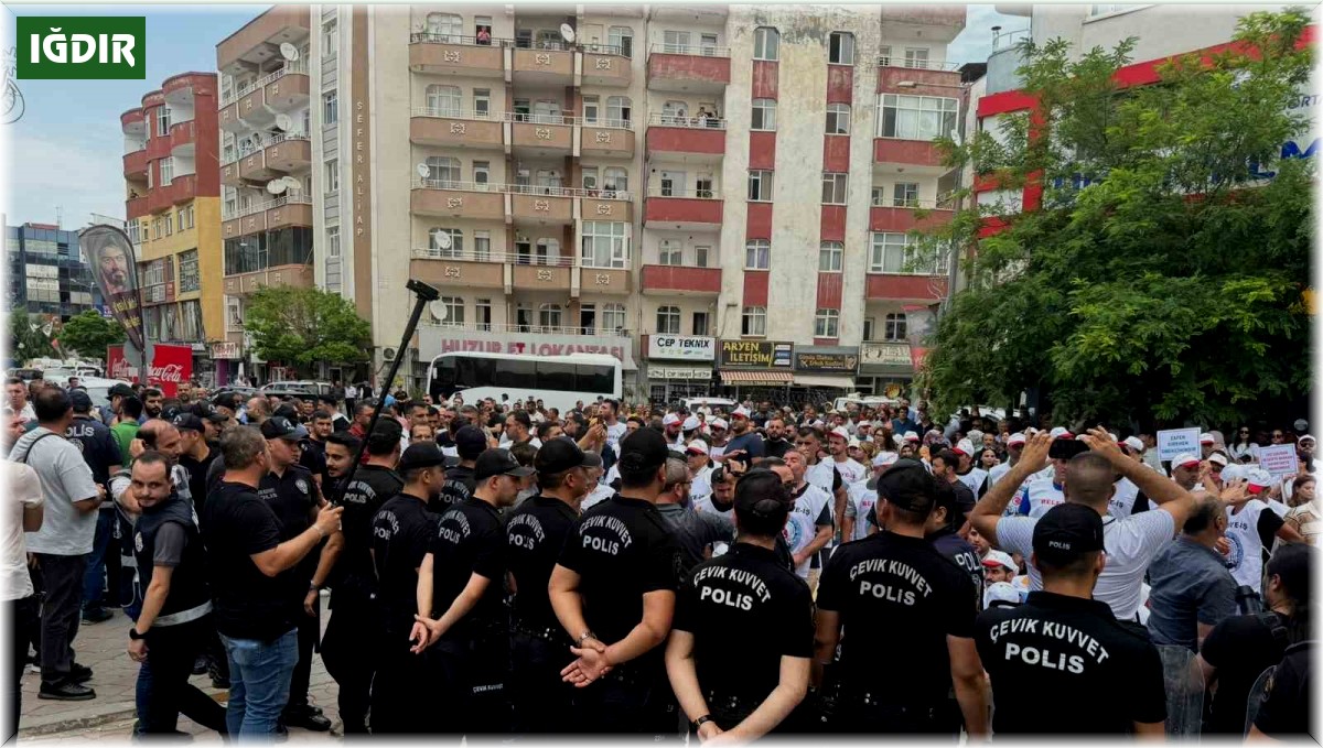 Iğdır Belediyesi'nde işten çıkarılan 204 personelden oturma eylemi