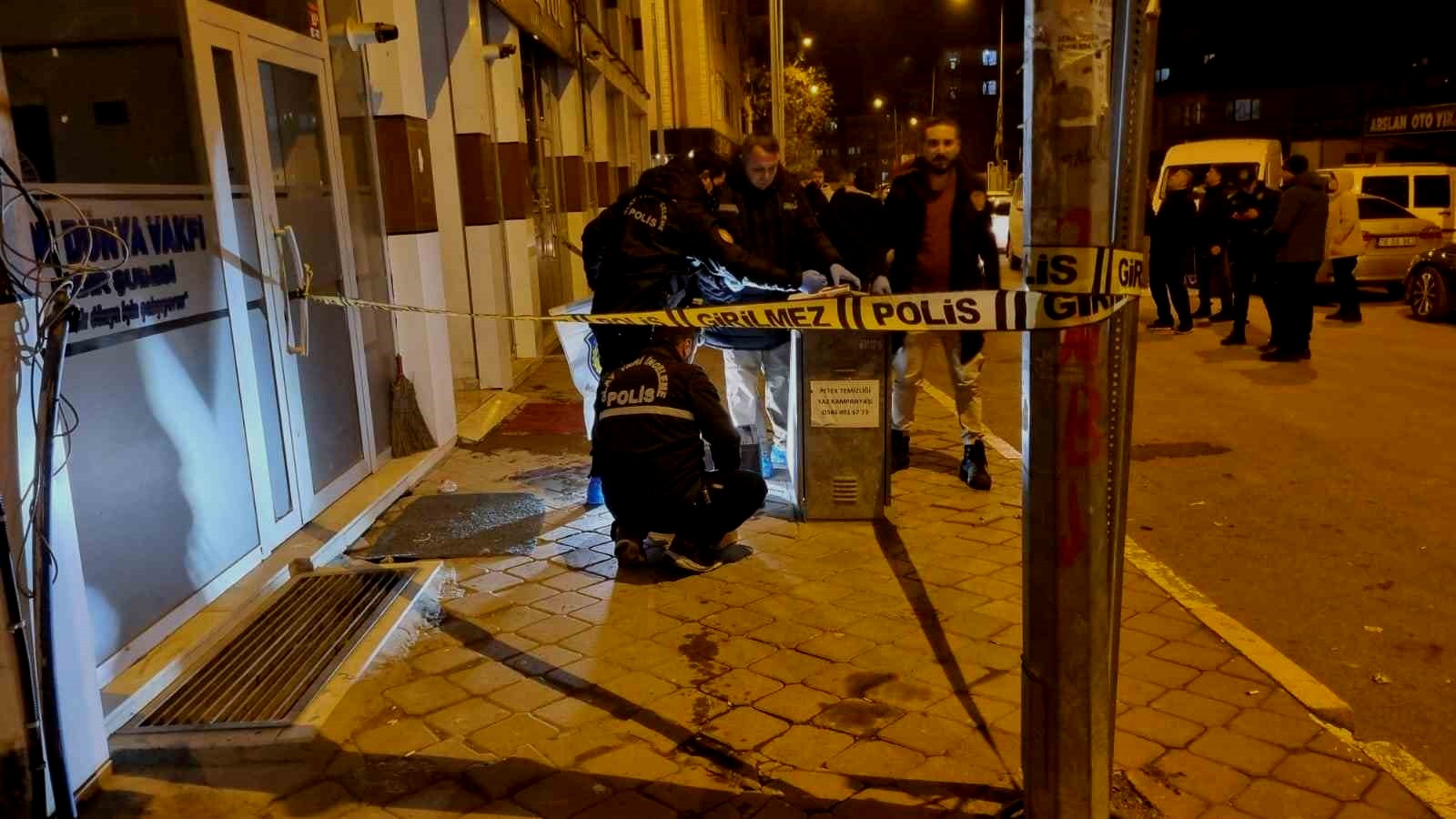 Iğdır'da AK Parti il binasına molotoflu saldırı