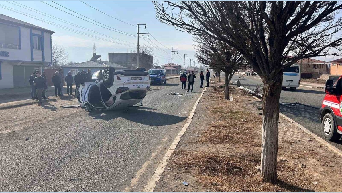 Iğdır'da direksiyon hakimiyetini kaybeden kadın sürücü kaza yaptı