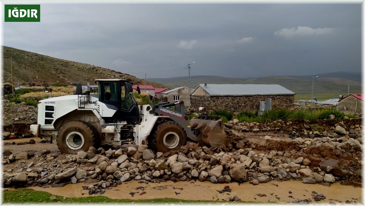 Iğdır'da şiddetli yağmur sonrası köylerde sel yaşandı