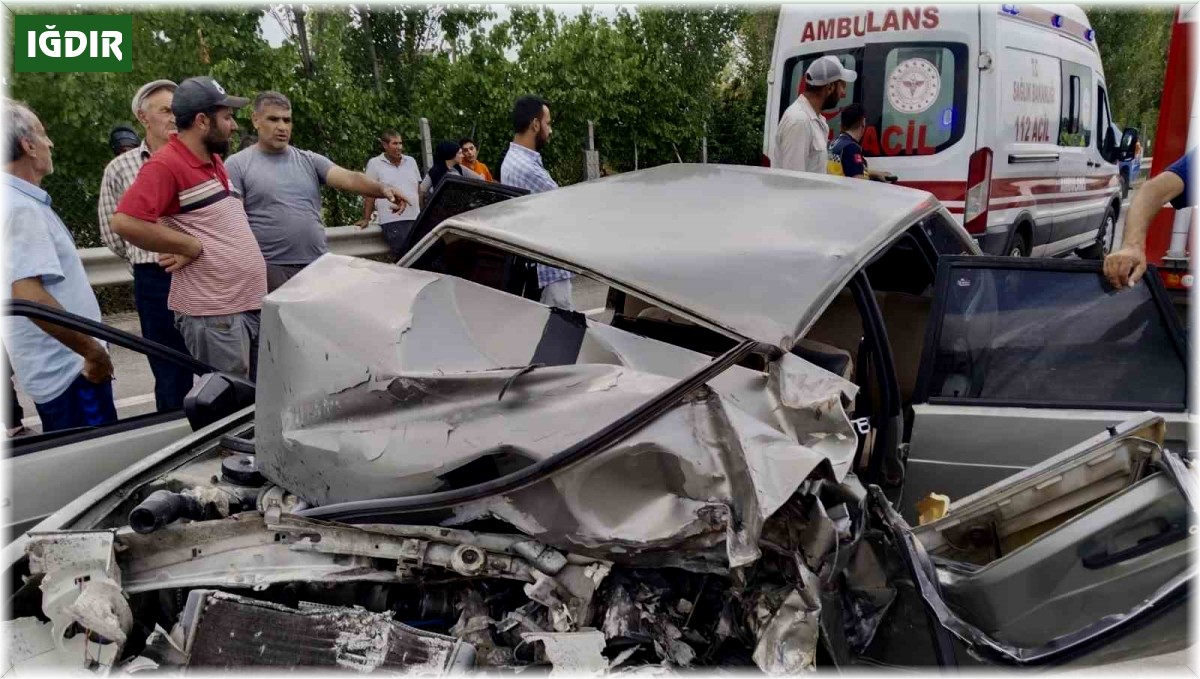 Iğdır'da trafik kazası: İki kişi yaralandı