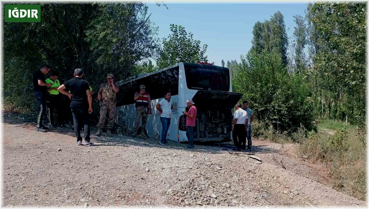 Iğdır'da yolcu otobüsü kaza yaptı: Yaralılar var