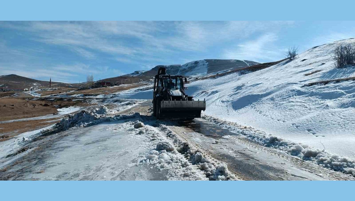 Iğdır'ın dağ köylerinde tipi ve buzlanma nedeniyle kapanan yollar açılıyor