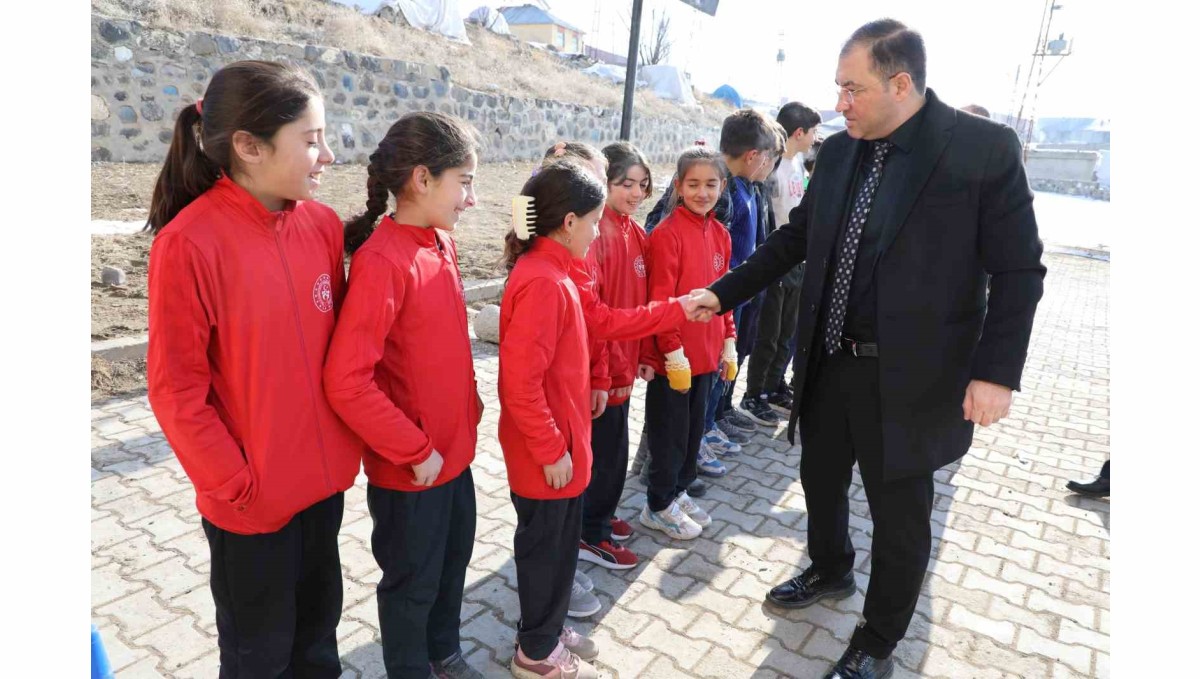 İl Müdürü Ahmet Çelebi, başarılı sporcuları tebrik etti