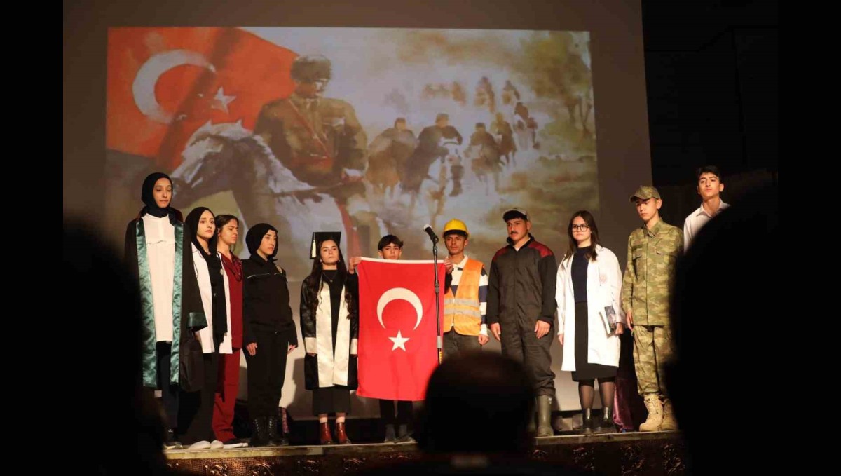 İstiklal Marşı'nın kabulünün 104. yılı Erzincan'da coşkuyla kutlandı