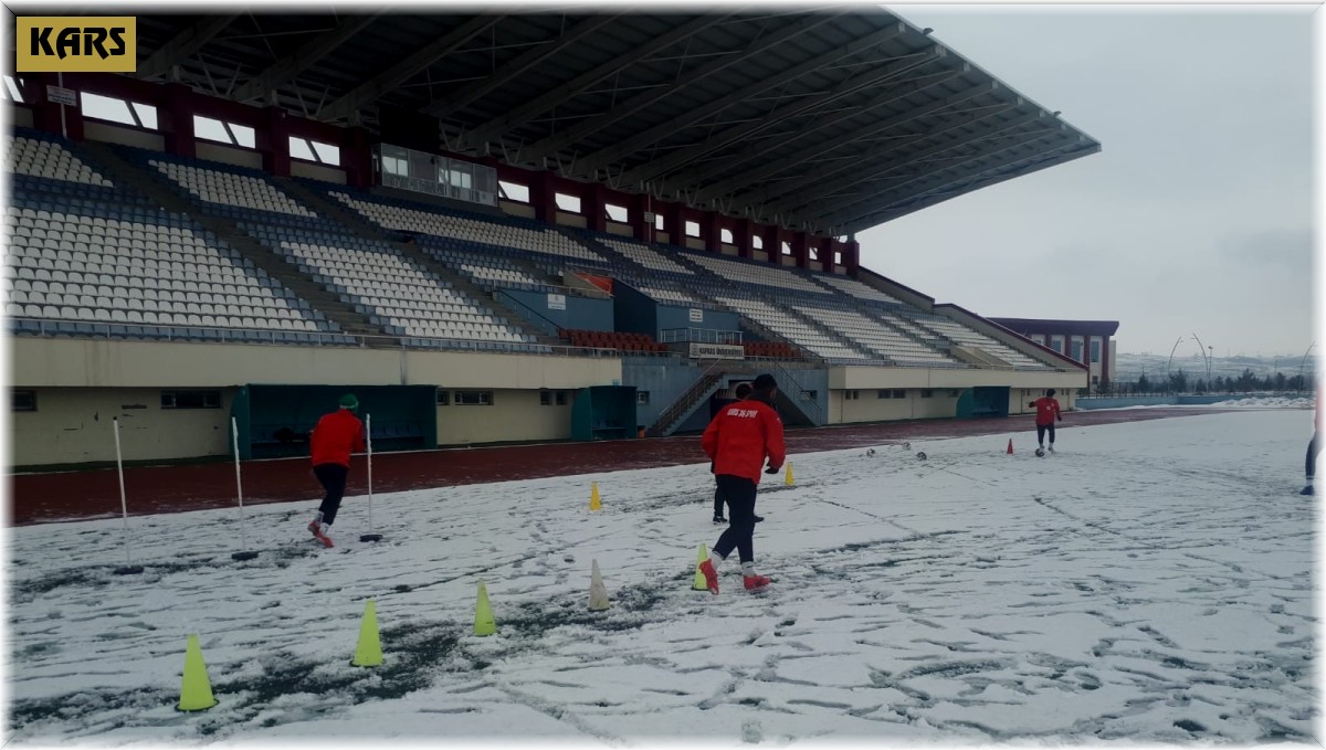 Kars 36 Spor kar altında çalıştı