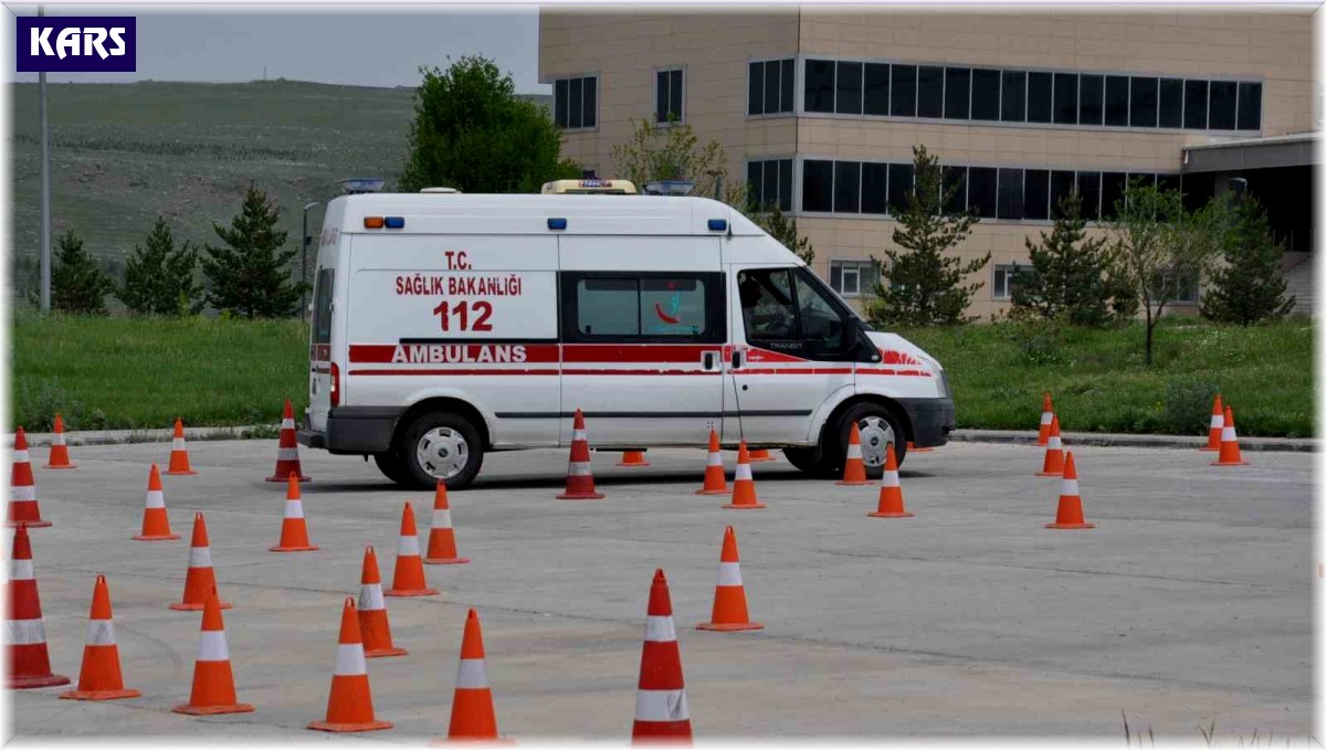 Kars'ta ambulans sürüş eğitimleri nefes kesti