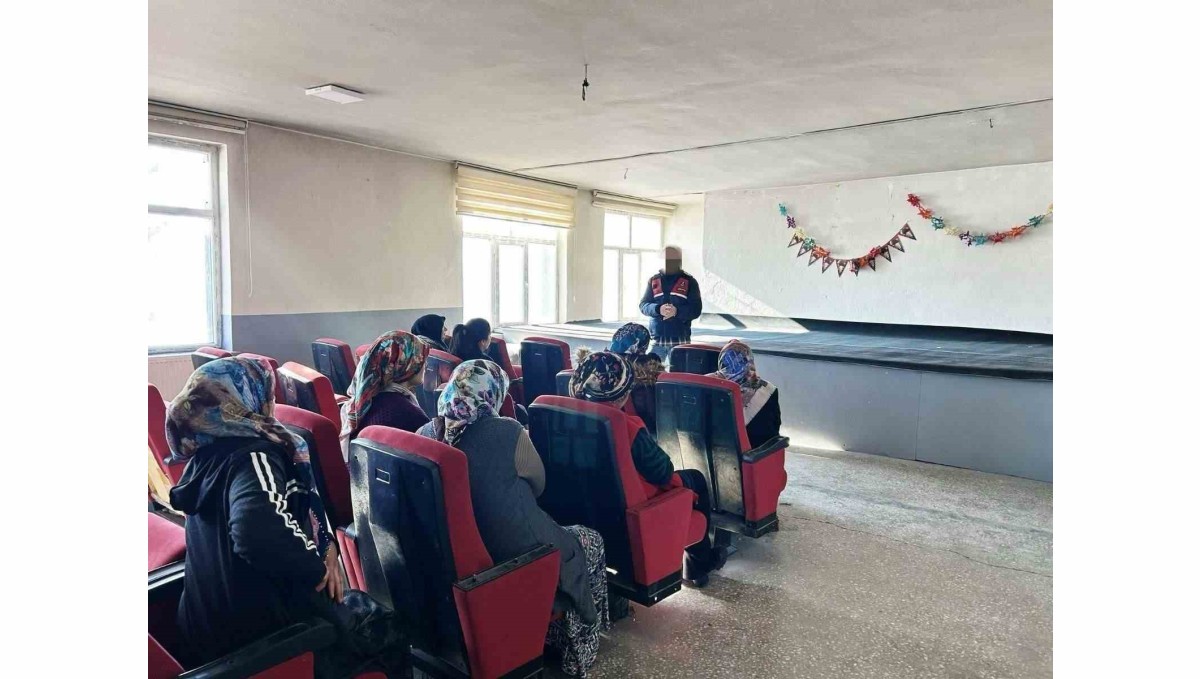 Kars'ta "En İyi Narkotik Polisi Anne" eğitimleri devam ediyor