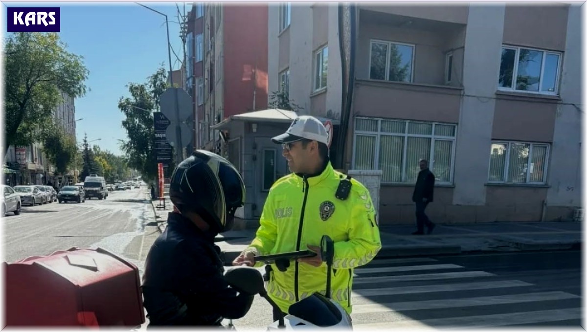 Kars'ta motosiklet kuryeler denetlendi