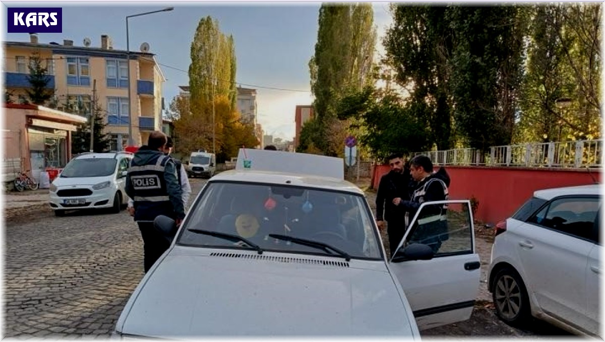 Kars'ta öğrenci yurtları önünde güvenlik uygulamaları artırıldı