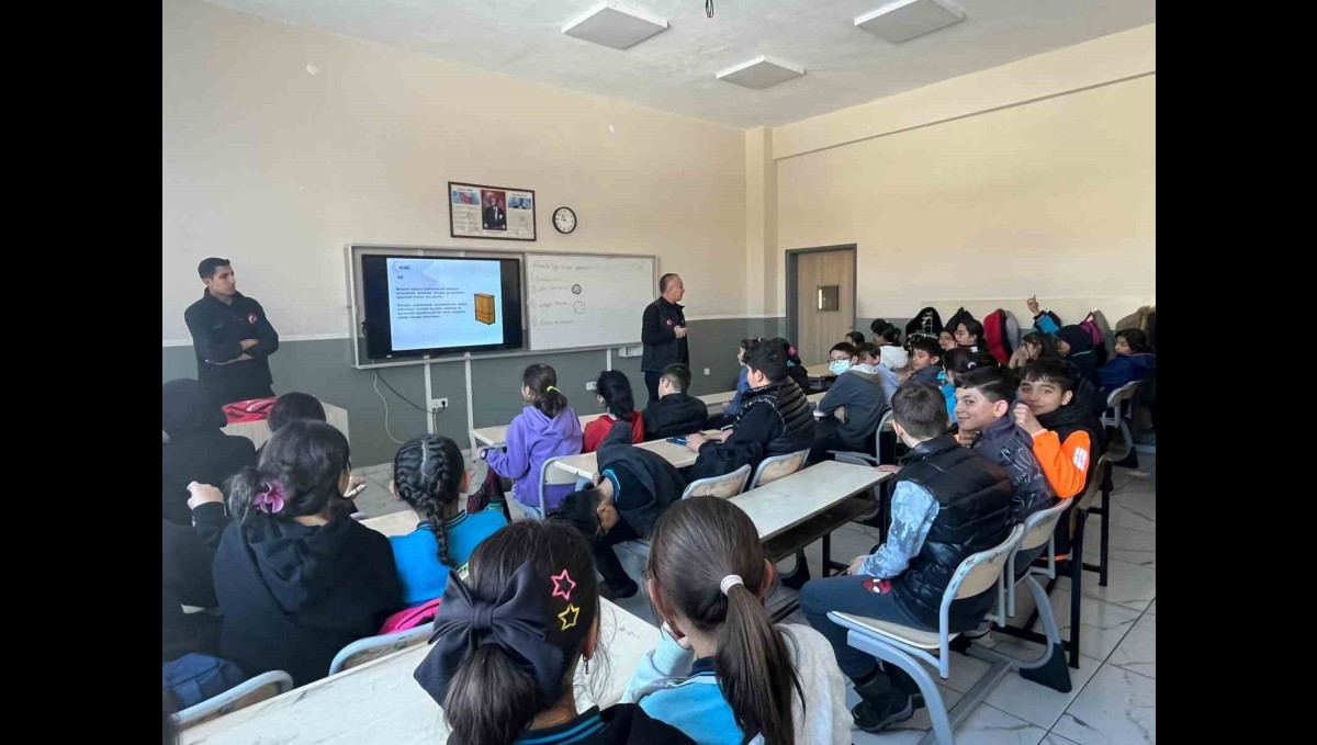 Kars'ta öğrencilere AFAD farkındalık eğitimi verildi