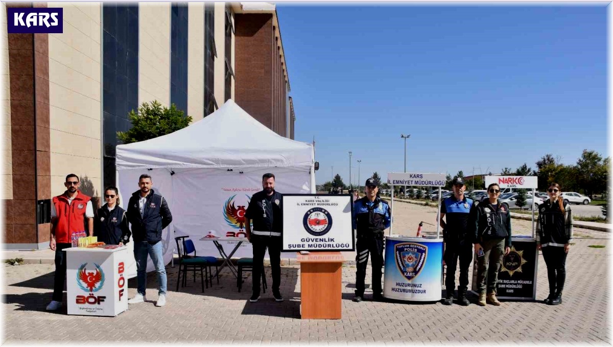 Kars'ta polis üniversite öğrencilerini bilgilendiriyor