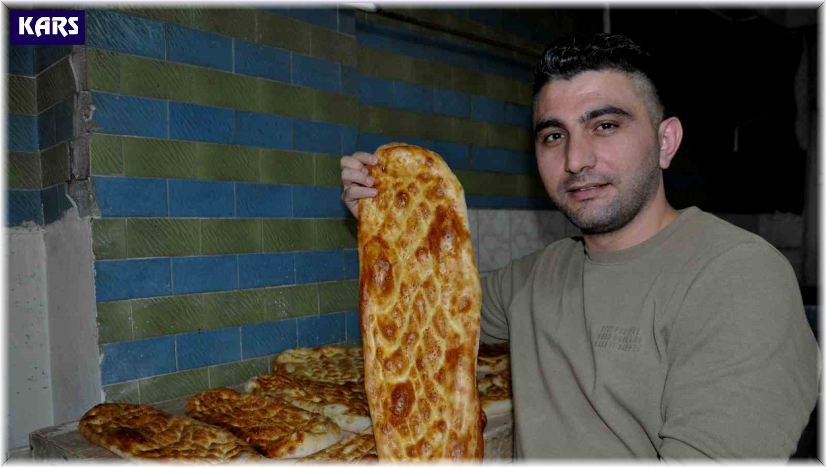 Kars'ta Ramazan pidesi tezgahlarda yerini aldı