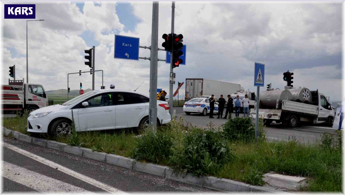 Kars'ta trafik kazası: 4 yaralı