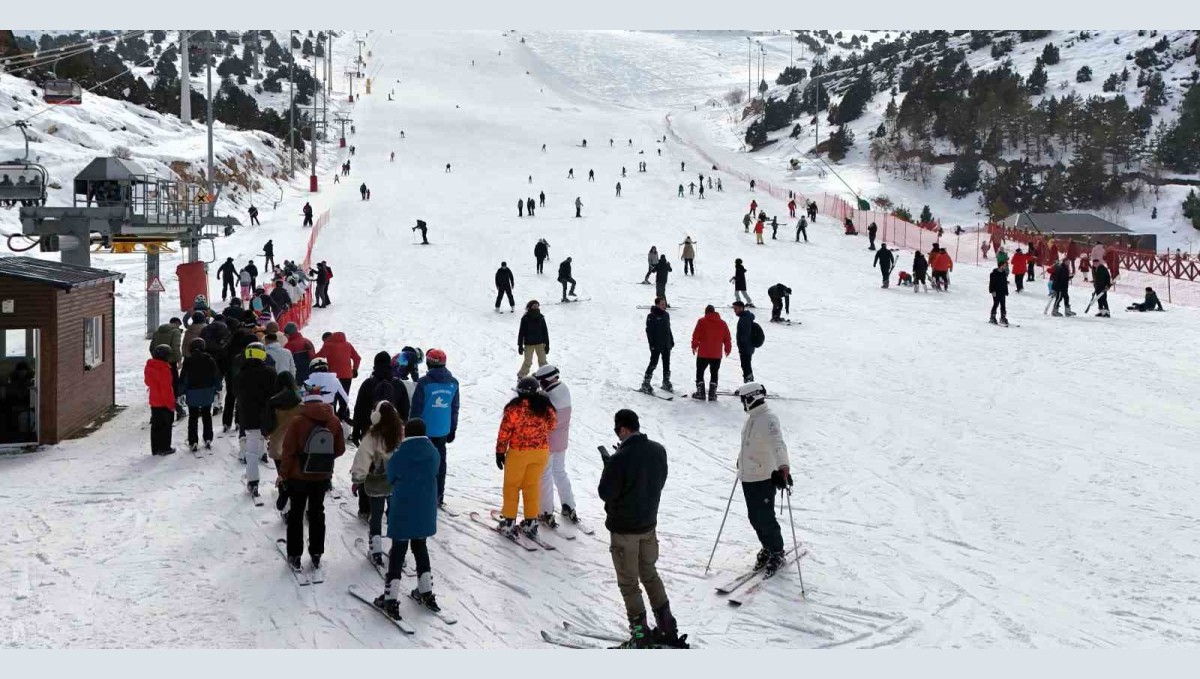 Kayak merkezleri içerisine en çok kar Palandöken ve Ergan Dağı Kayak Merkezinde